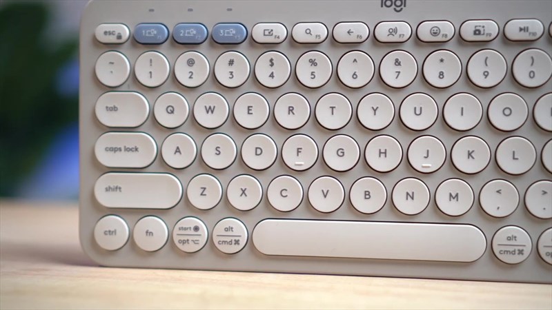 Trên tay Logitech Pebble 2