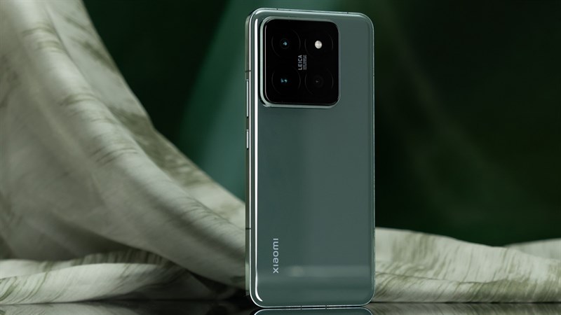 Xiaomi 14 Pro có kiểu dáng vuông vắn quen thuộc đầy sang trọng, bền bỉ Xiaomi 14 Pro có kiểu dáng vuông vắn quen thuộc đầy sang trọng, bền bỉ