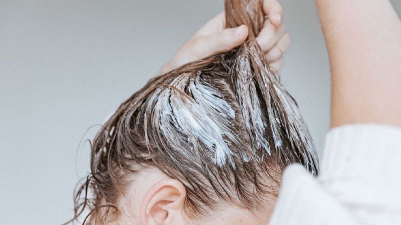 Tips chăm sóc tóc tẩy uốn hiệu quả
