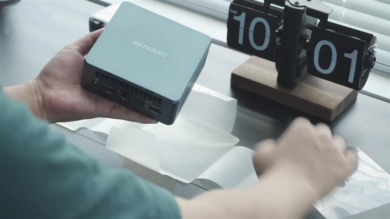 Trên tay Geekom mini IT13