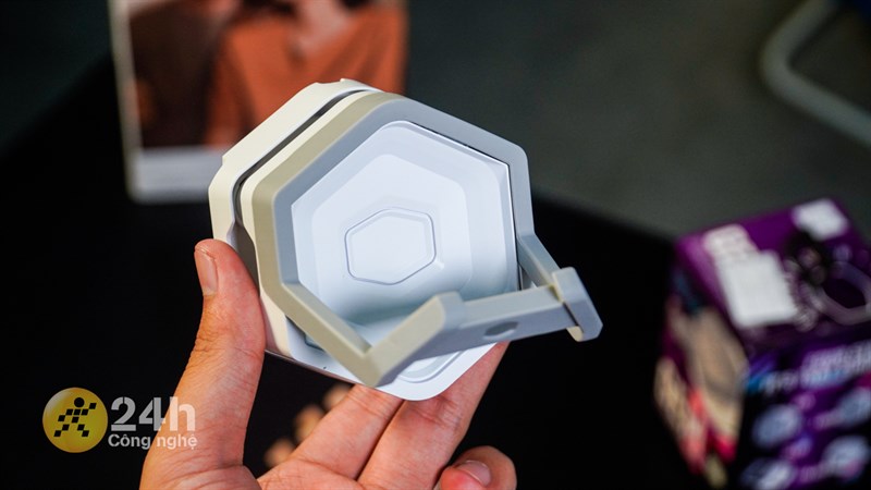 Cooler Master Master Accessory GEM có hình dạng lục giác trông rất bắt mắt