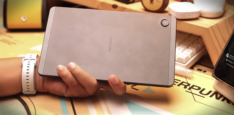 Galaxy Tab A9 được hoàn thiện chắc chắn và chỉn chu