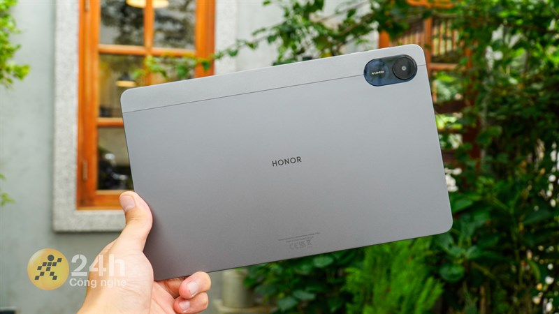 Honor Pad X9 còn có kích thước, gọn nhẹ nhưng cũng rất chắc chắn Honor Pad X9 còn có kích thước, gọn nhẹ nhưng cũng rất chắc chắn