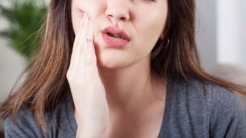 Những ảnh hưởng của đau buốt răng với mẹ sau sinh