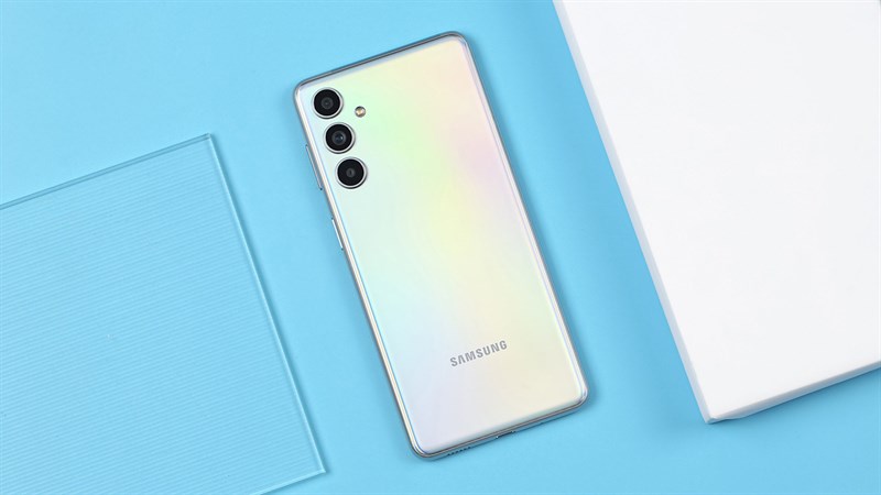 Galaxy M pin trâu, camera tốt, thiết kế bền bỉ đang giảm đến 1.5 triệu