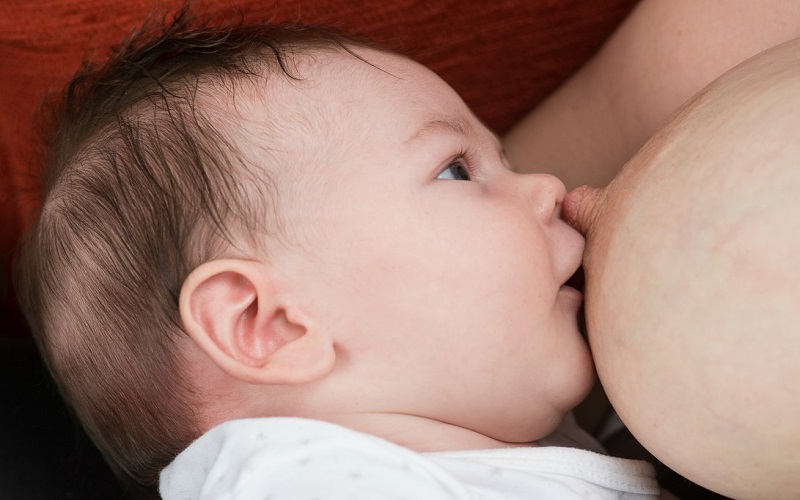 Trẻ không bú hết được dinh dưỡng có trong sữa mẹ