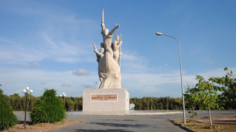Tượng đài chiến thắng Giồng Thị Đam - Gò Quản Cung