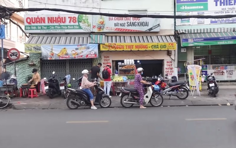 Độc đáo quán bún thịt nướng mở bán lúc 1 giờ sáng tại TP Hồ Chí Minh