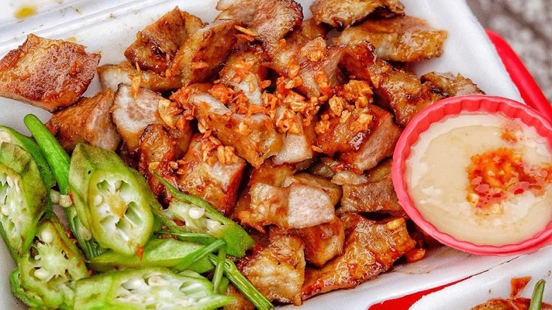 Pork breast stir-fried with garlic