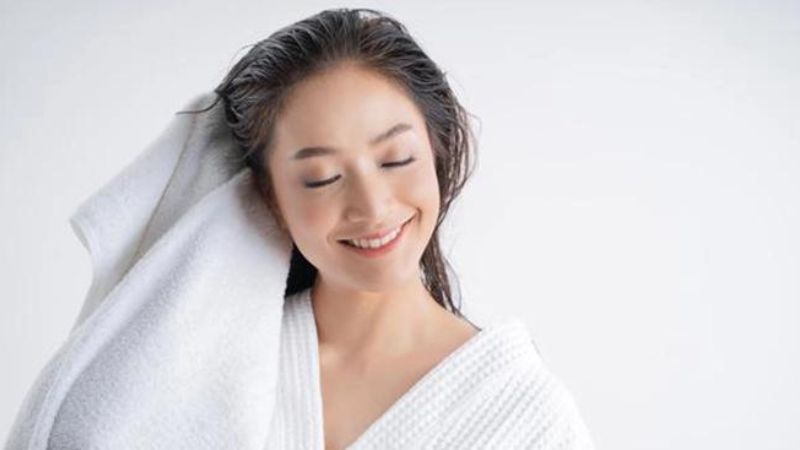 Bỏ túi 6 mẹo sấy khô tóc cực nhanh giúp bạn tiết kiệm thời gian