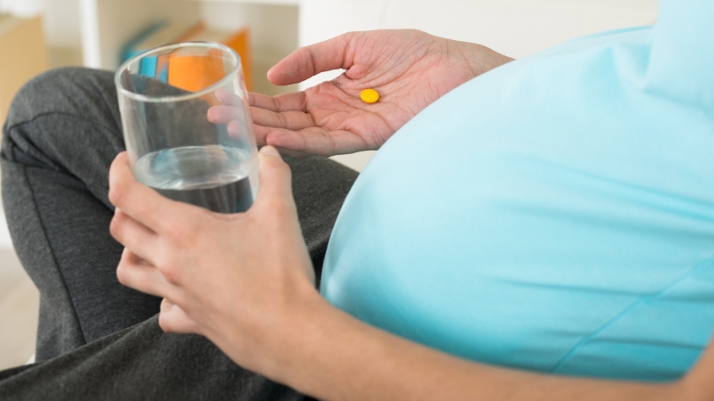 Mẹ bầu có nên dùng thuốc trị viêm phụ khoa không?