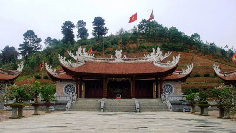 Khung cảnh bao quát Đền Hùng Quốc Tổ tại Tân Hiệp, Kiên Giang