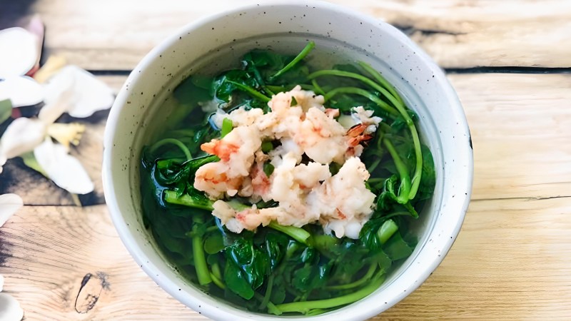 Shrimp and lettuce soup