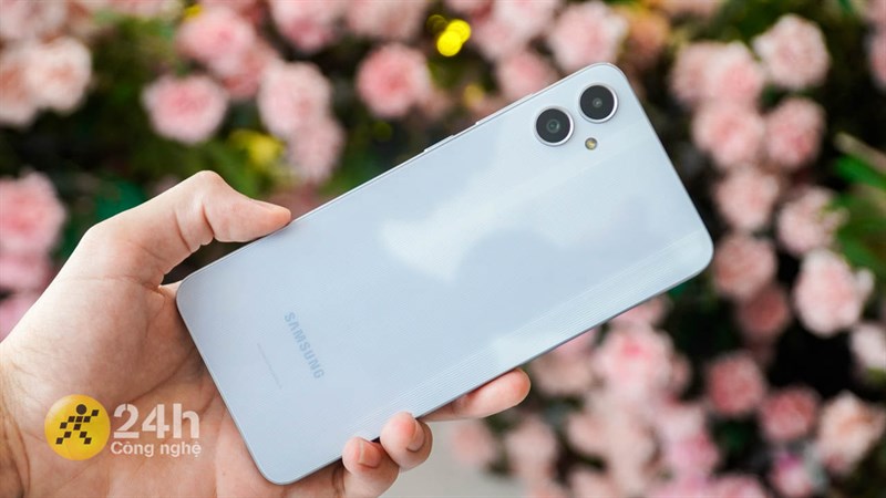 Bão ưu đãi, sắm điện thoại Samsung cực lãi giá chỉ từ 2.39 triệu đồng