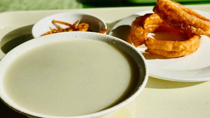 Món nước đậu Bắc Kinh được làm từ đậu xanh xay nhuyễn