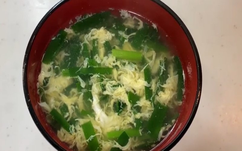 Hẹ vegetable and egg soup