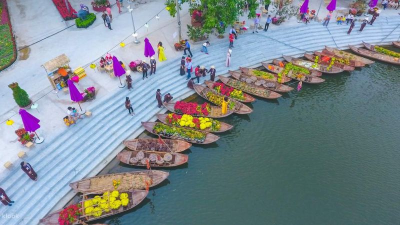 Quảng trường Happy Land