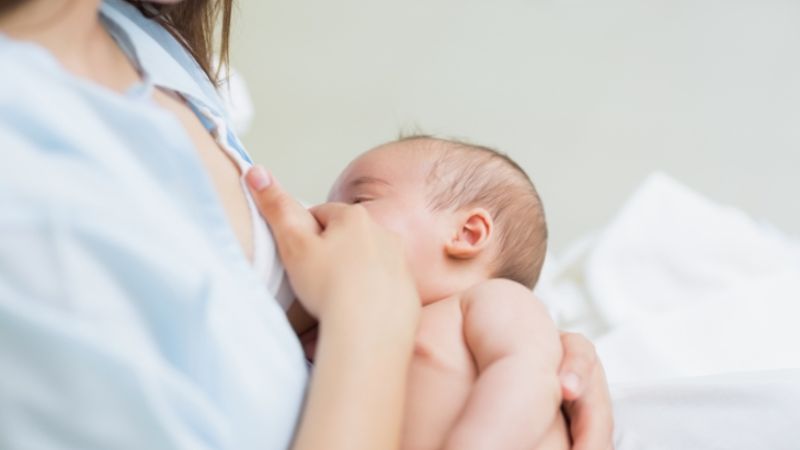 Tác hại khi trẻ bú không đều sữa mẹ đầu và cuối