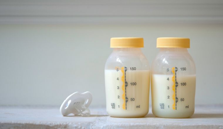 Sữa đầu và sữa cuối của mẹ là gì? Nên cho trẻ bú sữa đầu hay sữa cuối?