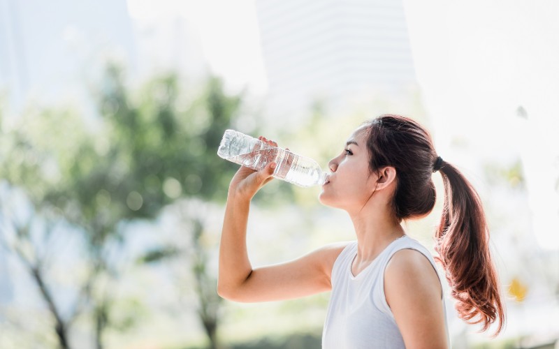 Drink plenty of water in the morning, drink less water after 6 p.m.