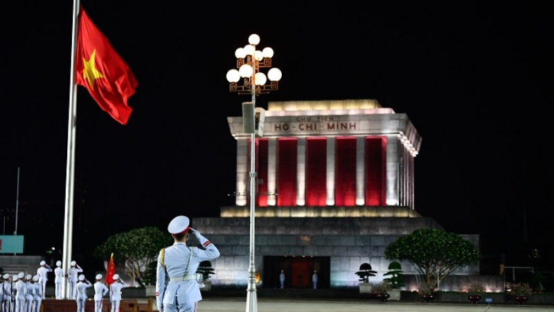 Lễ hạ cờ 9h tối tại Lăng Chủ tịch Hồ Chí Minh