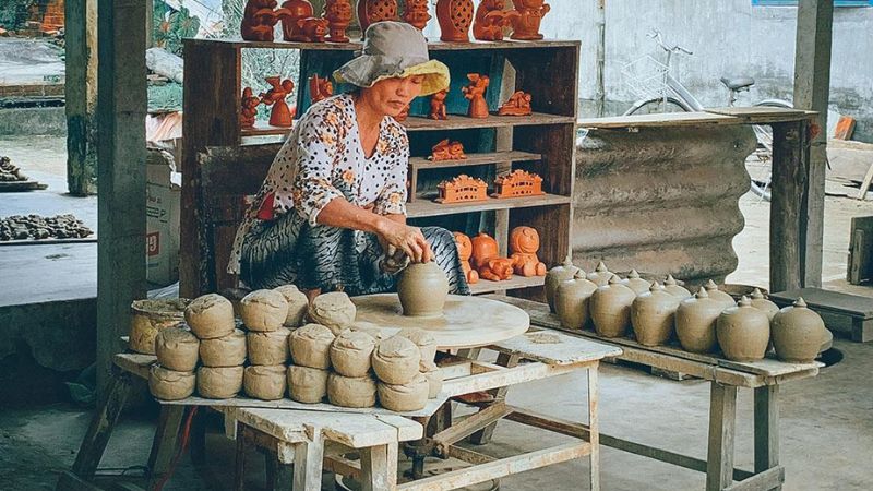 Chiêm ngưỡng cách sản xuất gốm điêu luyện của các nghệ nhân