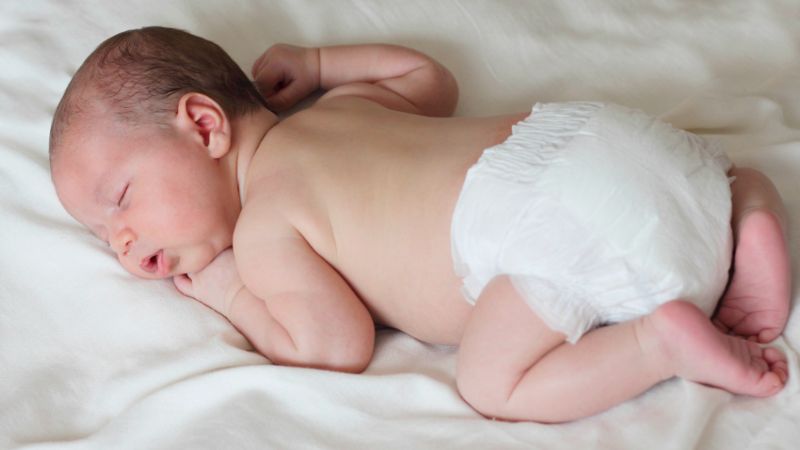Những tư thế ngủ của trẻ bố mẹ cần chú ý