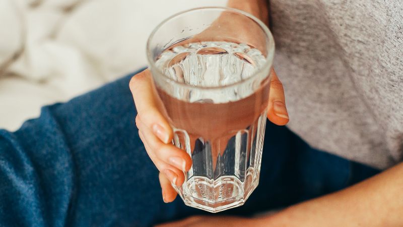 Uống đủ nước hỗ trợ giảm cân