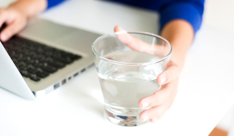 5 lý do vì sao bạn nên uống nhiều nước hơn vào mùa đông