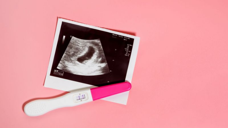 Việc quan sát màu sắc trên que thử thai để xác định giới tính của thai nhi là không có căn cứ
