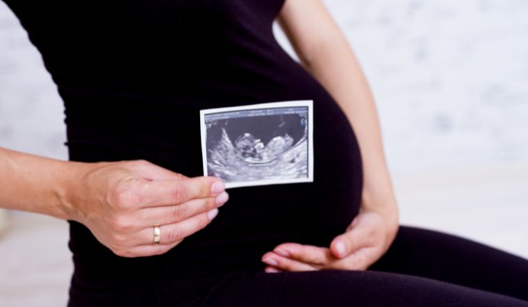 Sự phát triển của thai nhi theo từng tháng như thế nào?