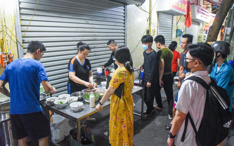 Độc đáo ‘mì chờ’ Hải Phòng, đợi lâu vẫn đông nghẹt thực khách