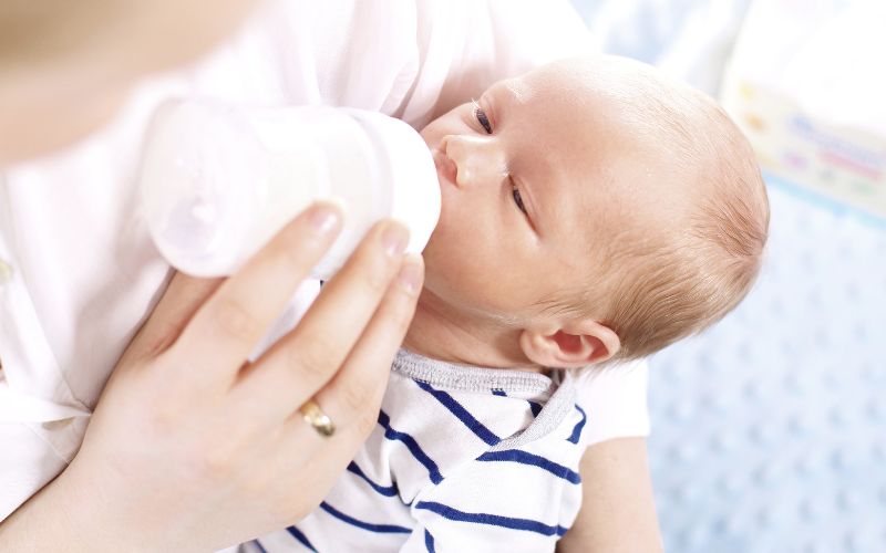 Trẻ không dung nạp được lactose trong sữa mẹ