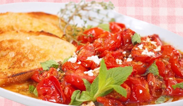 Cách làm cà chua bi nướng dầu ô liu đơn giản, ăn bánh mì cực ngon