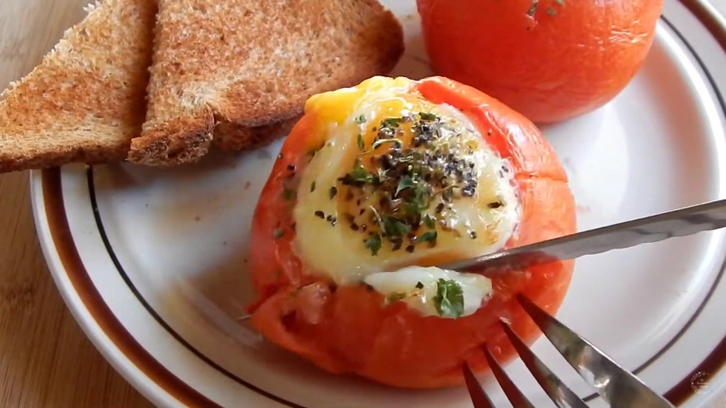 cà chua nướng trứng