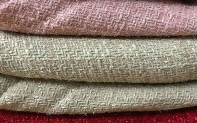 Vải tweed là một loại vải dày và chắc chắn được làm từ sợi len tự nhiên