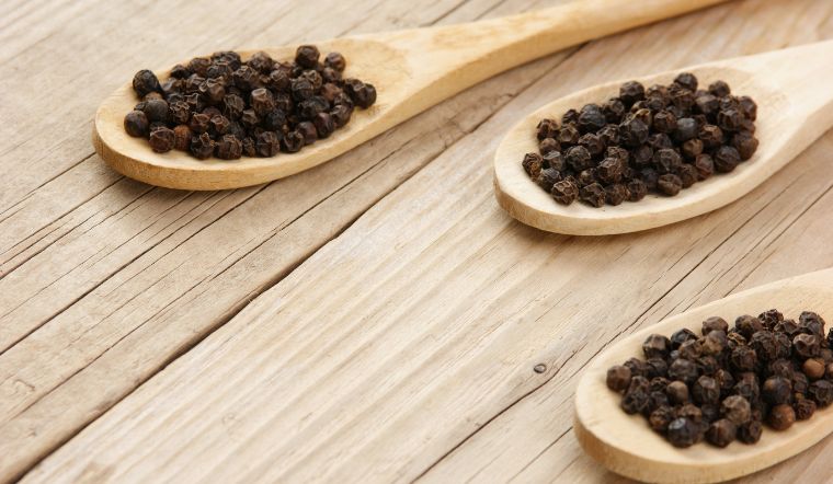 Giá tiêu hôm nay 19/03/2024: Đồng loạt đi ngang