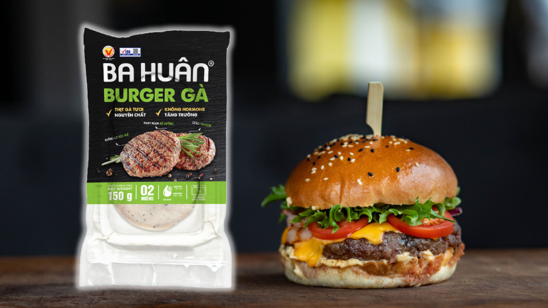 Burger gà làm sẵn của Ba Huân có gì đặc biệt?