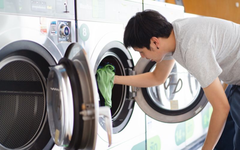 Cách giặt đồ bằng máy giặt để áo không bị xù lông