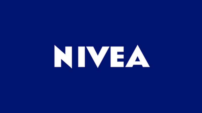 Dưỡng sáng da mờ thâm sạm với Nivea Extra Bright 10 Super Vitamin & SkinFood