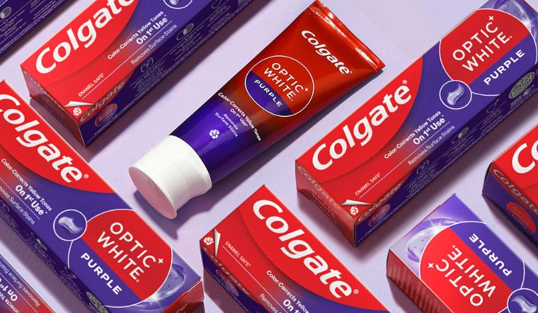 Loại bỏ vết ố vàng sau một lần chải với kem đánh răng Colgate Optic White Purple