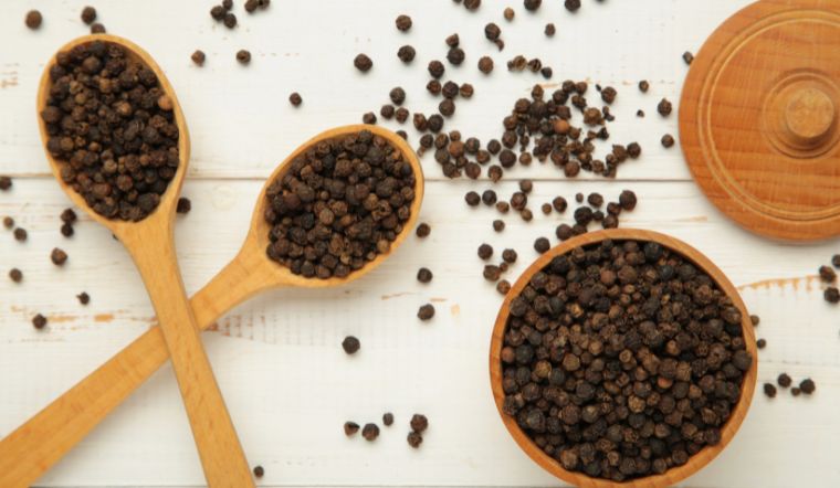 Giá tiêu hôm nay 03/05/2024: Đi ngang tại nhiều địa phương