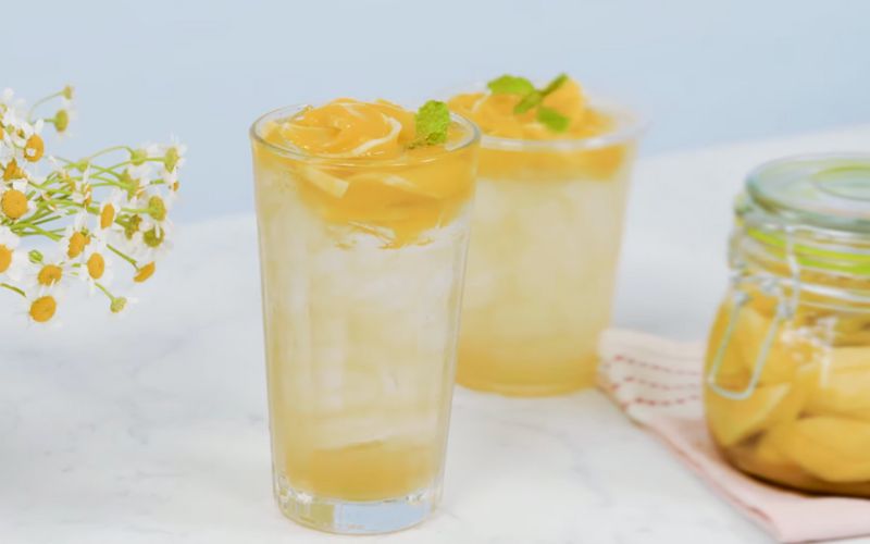 A delicious-looking glass of mango iced tea