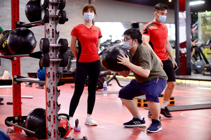 Tập gym có bị lùn không?