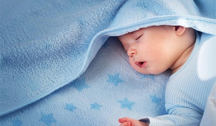 Trẻ mấy tháng hết ngủ ngày cày đêm? Nguyên nhân và cách trị hiệu quả