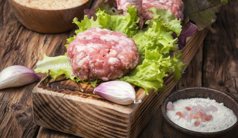 Giá thịt heo hôm nay 13/05: Thịt heo giá sốc chỉ từ 35.000 đồng/kg