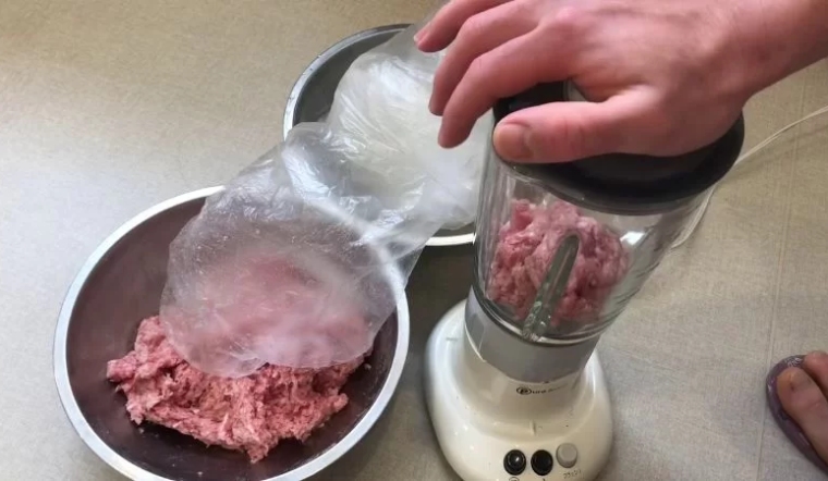 Bí quyết xay thịt nhuyễn mịn hoàn hảo bằng máy sinh tố