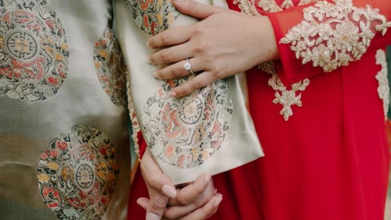 Cách đeo nhẫn cưới ở Việt Nam