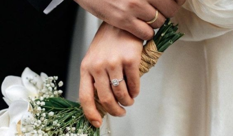 Cách đeo nhẫn cưới đúng chuẩn giúp tình duyên bền chặt