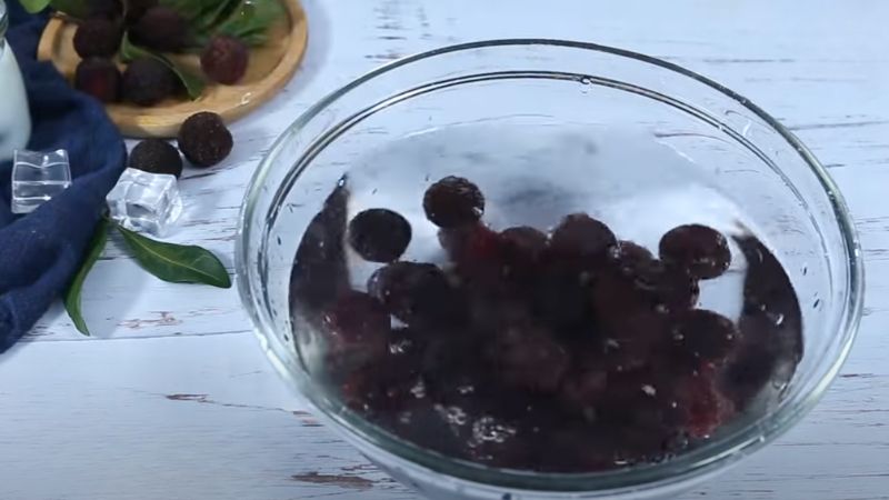 Preparing the fruit